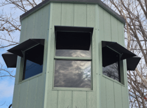 Windows on 8 sides in a 12 Point Hunting Stand