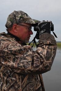 author seemlessly handling the binoculars with gloves